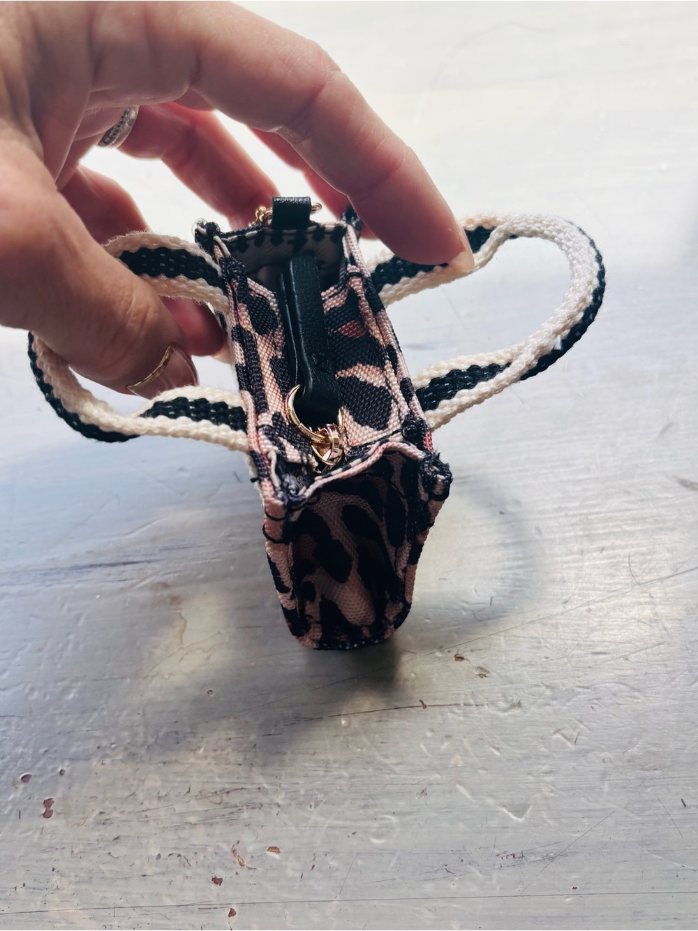 Juicy Mini Leopard Print Tote Bag with Contrast Straps key chain bag charm - Picture 3 of 4